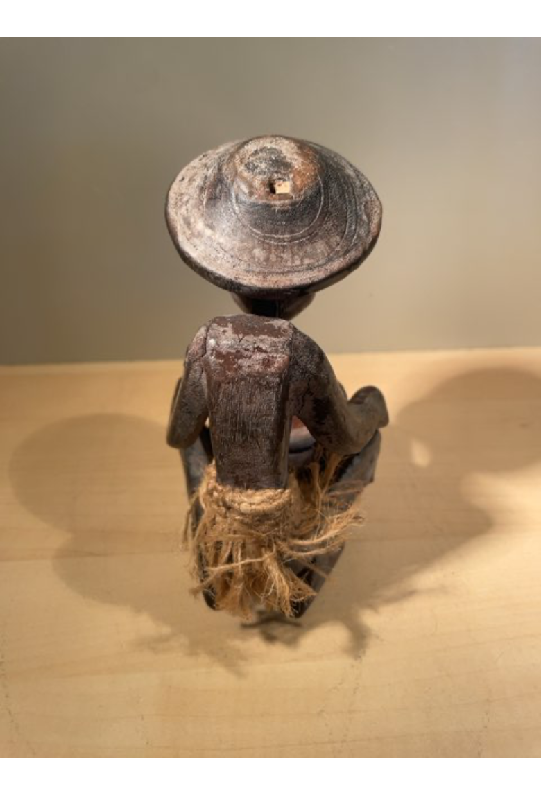 Håndskåret træ figur fra Bali